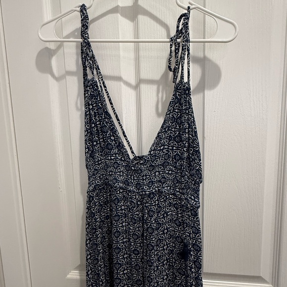Lulu's Indigo and White Patterned Dress - Picture 4 of 5